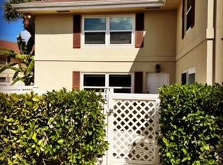 11 Amherst Ct, West Palm Beach, FL 33411