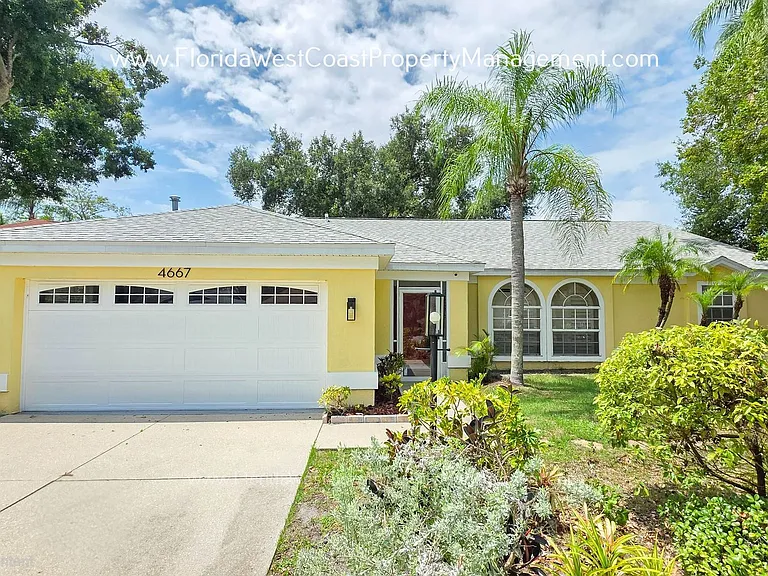 4667 Hamlets Grove Dr — Photo 1