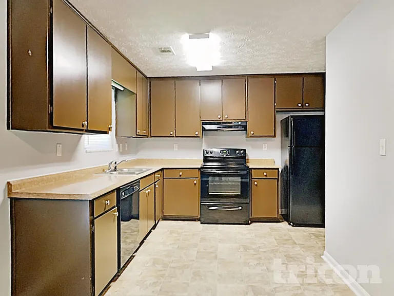 3341 Goldenchain Dr — Photo 11
