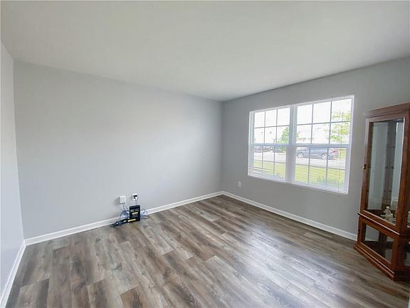 5th image of 1710 Redbay Dr