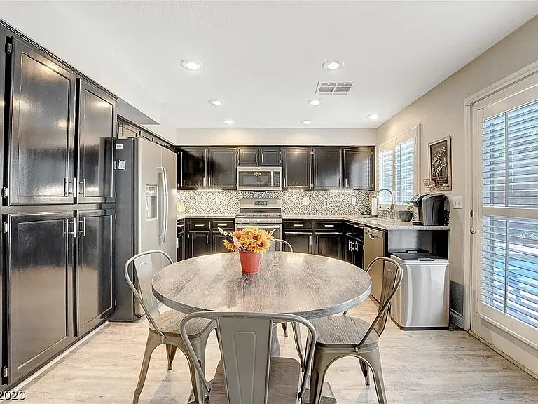 1941 Verbania Dr — Photo 12