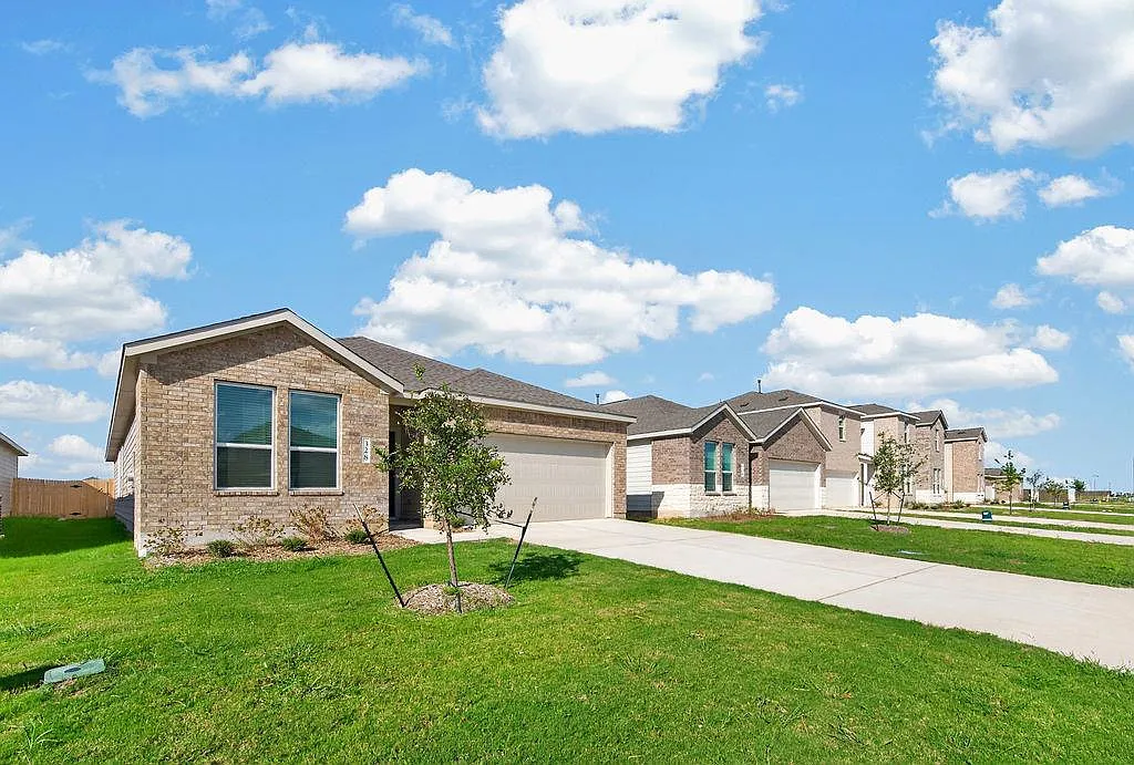4 bed, 3.0 bath, 2210 sqft, $2,295 — Photo 3