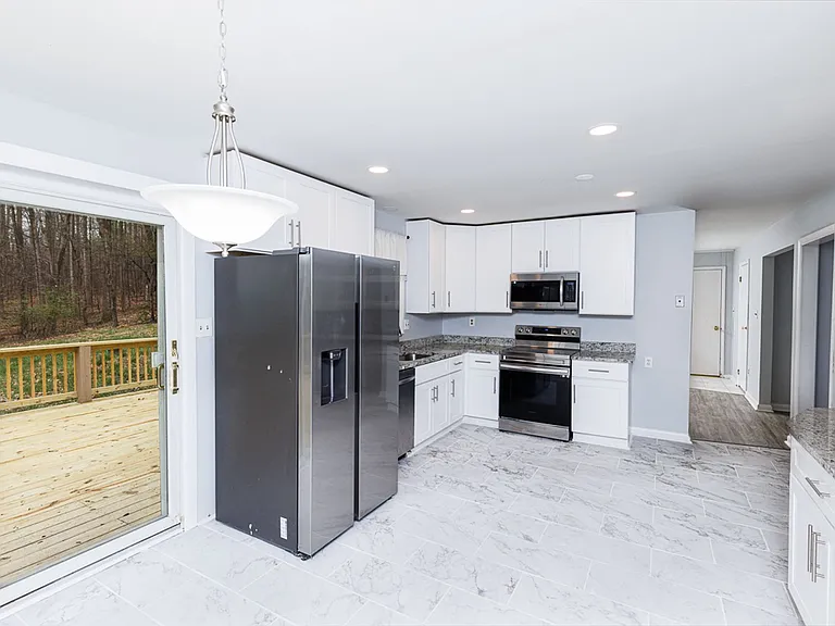9409 Croom Acres Dr — Photo 4