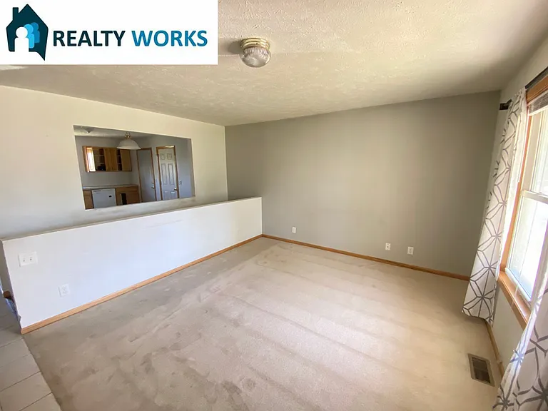 206 Irving St — Photo 2