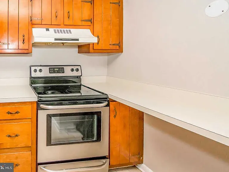 2 Warren Lodge Ct #A — Photo 8
