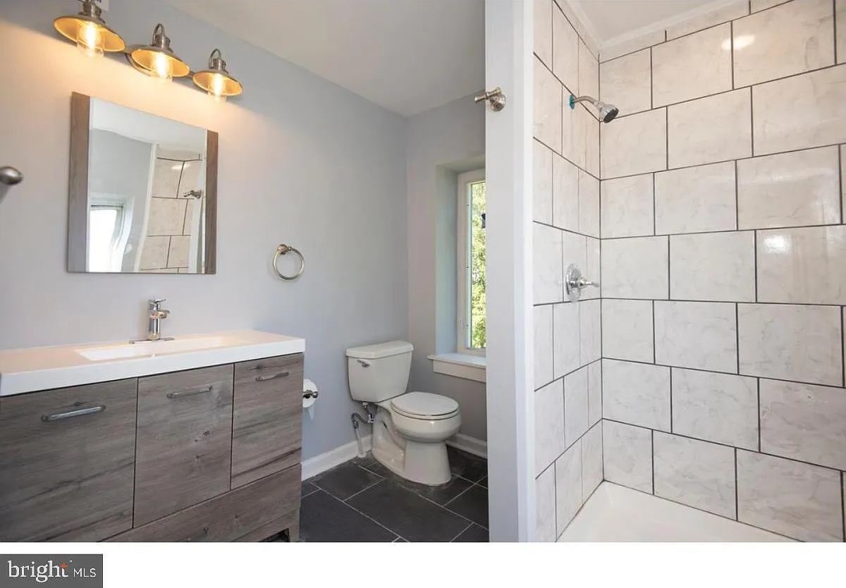 3 bed, 2.0 bath, 600 sqft, $2,300 — Photo 4