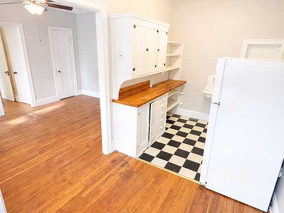 5th image of 2300 Harriet Ave S #204