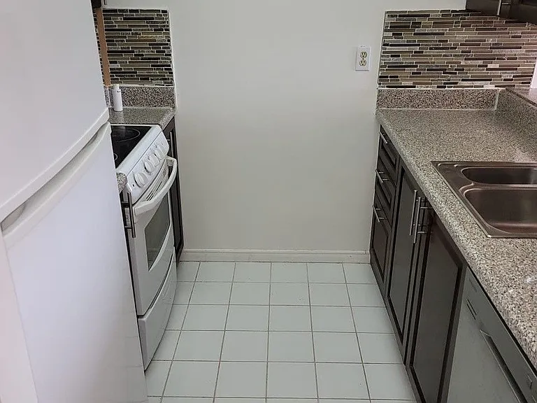 7 Bishop Ave #1606 — Photo 25
