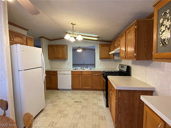 3rd image of 26240 Broadway Ave Trailer 48