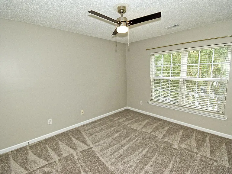 314 Canyon Lake Cir — Photo 17