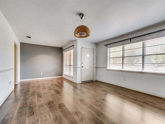 3rd image of 107 Evelyn St