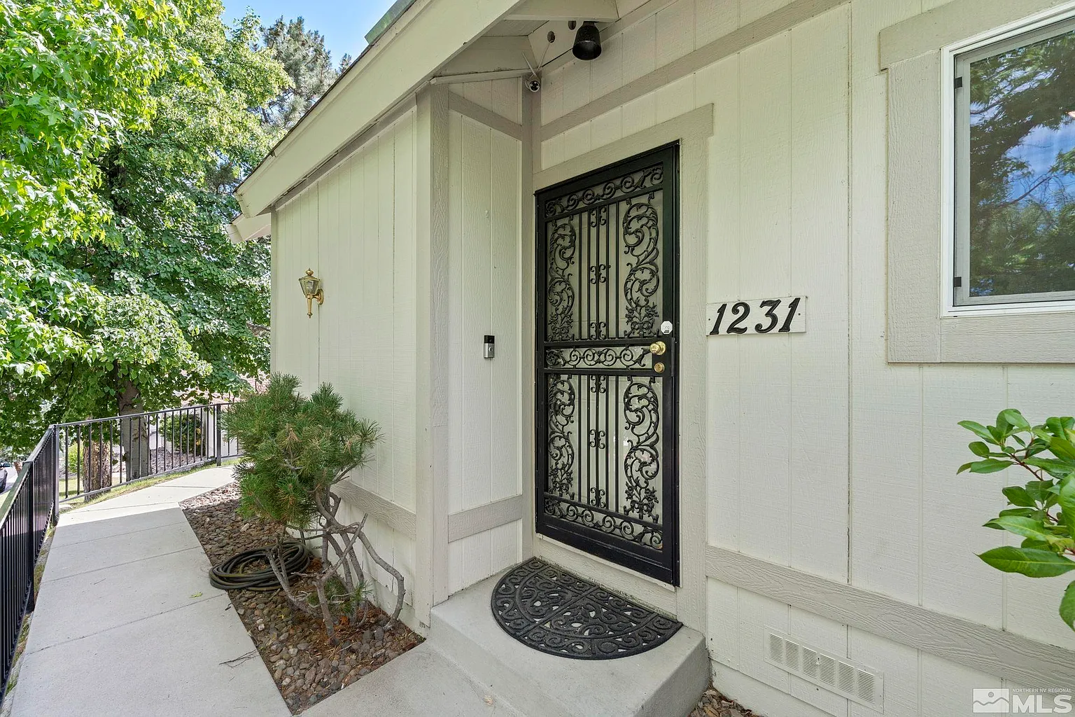 1231 Freddie Ct photo 1