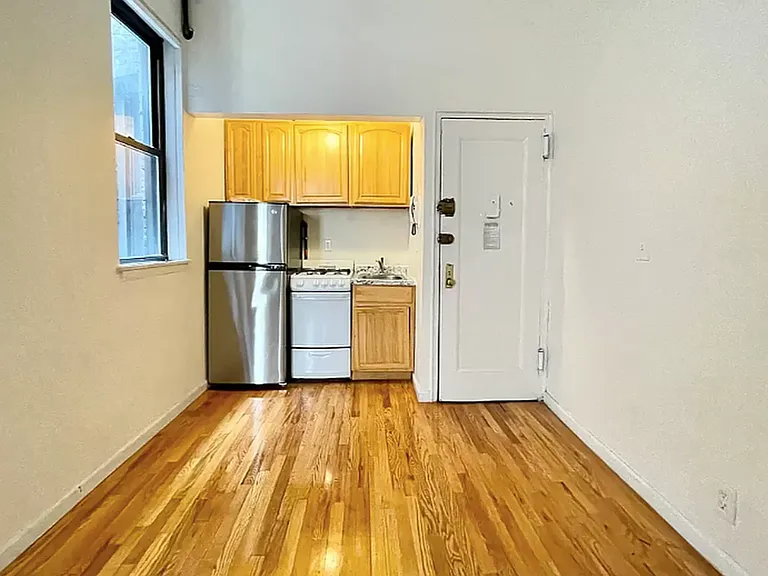 212 W 82nd St #4-C — Photo 3