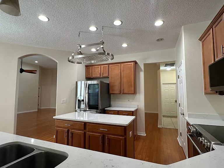 1653 Cherry Ridge Dr — Photo 32