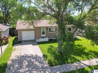 3724 Paxton Dr, Lincoln, NE 68521