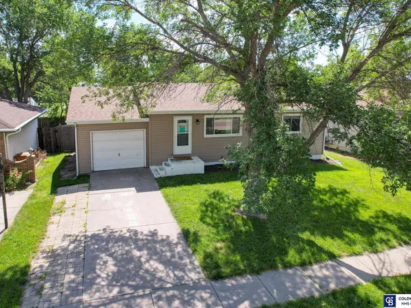 3724 Paxton Dr, Lincoln, NE 68521