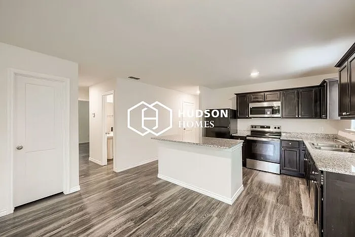 7918 Vineyard Dr — Photo 4