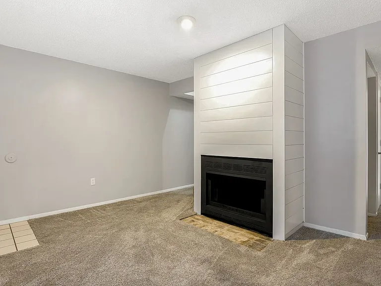 1318 Evergreen — Photo 10