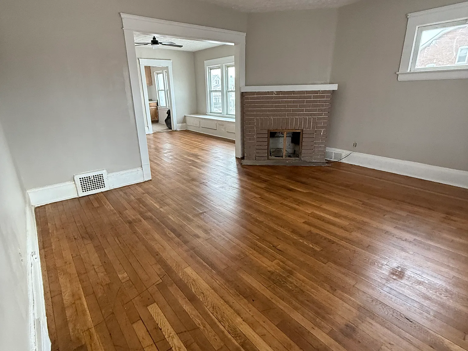 4 bed, 1400 sqft, $1,400 — Photo 4