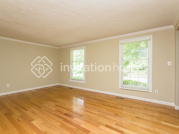 4th image of 9625 N Pond Cir