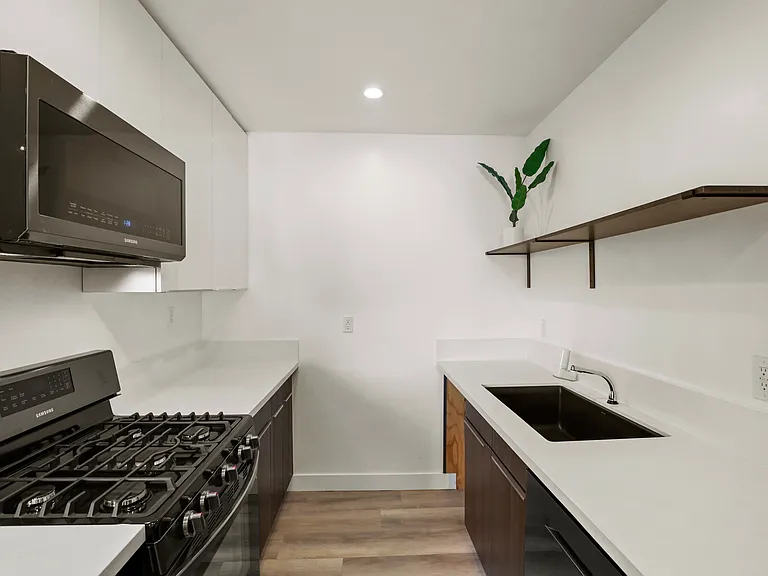 2561 W Avenue 30 #7 — Photo 20