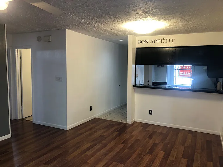 421 W San Antonio St #E1 — Photo 6