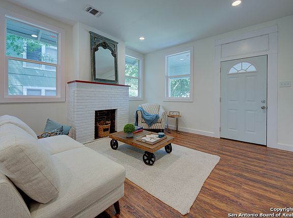 5th image of 346 Vine St