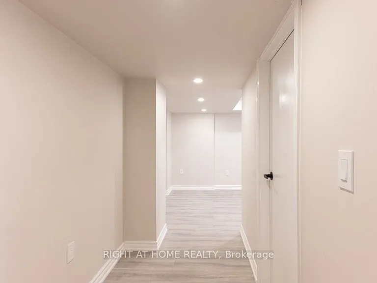 6 Bellvare Cres — Photo 16