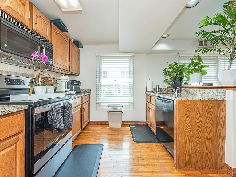 21 Springfield Ave #4 — Photo 9