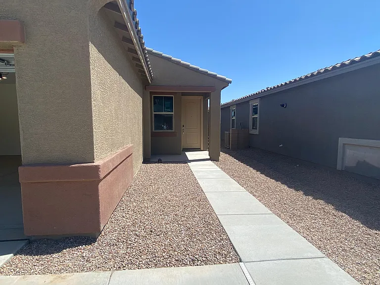 10731 W Dickerson Dr — Photo 20
