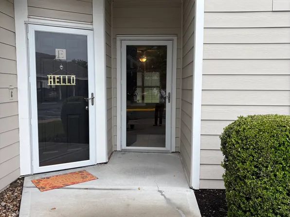 11617 Tomahawk Creek Pkwy APT D, Leawood, KS 66211
