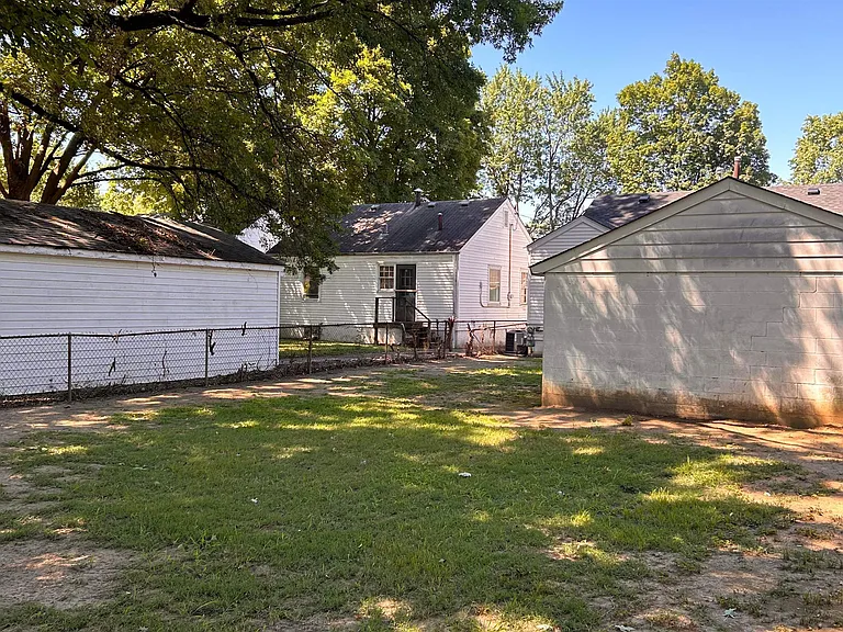 1605 Earl Ave — Photo 28