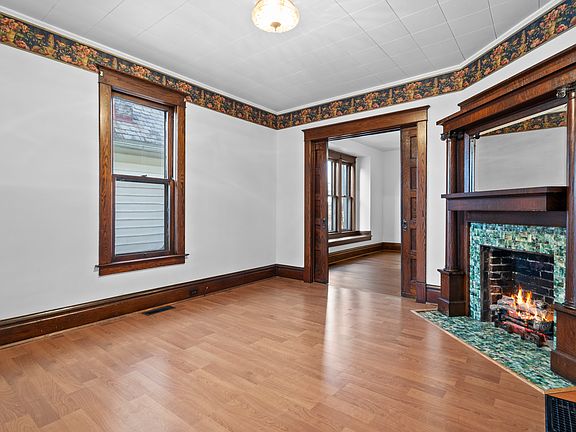 3rd image of 305 Orange St
