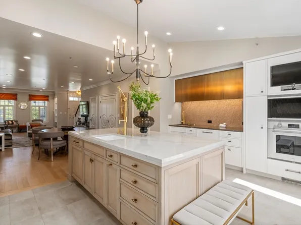 47 Chelsea St #47, Boston, MA 02128