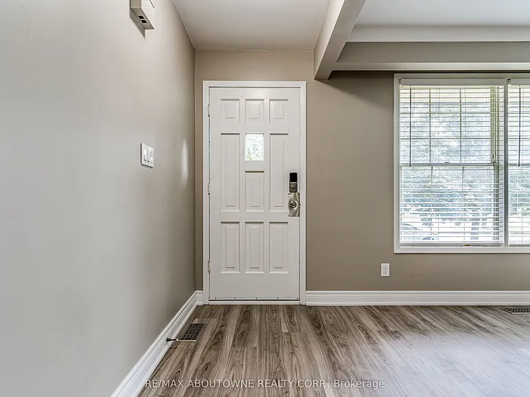 19 Friars Ct — Photo 7