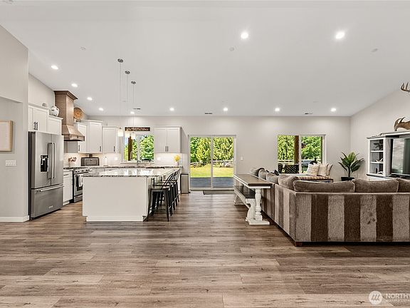 5th image of 17908 273rd Avenue E