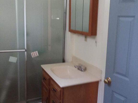 4th image of 739 N Jefferson St