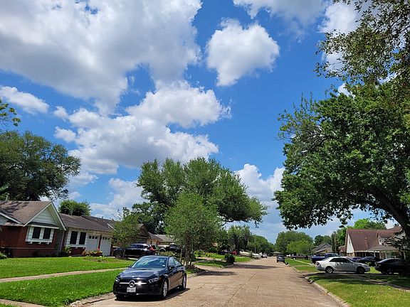 5th image of 2507 Huckleberry Ln