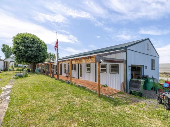 225 E 5th St, Spangle, WA 99031