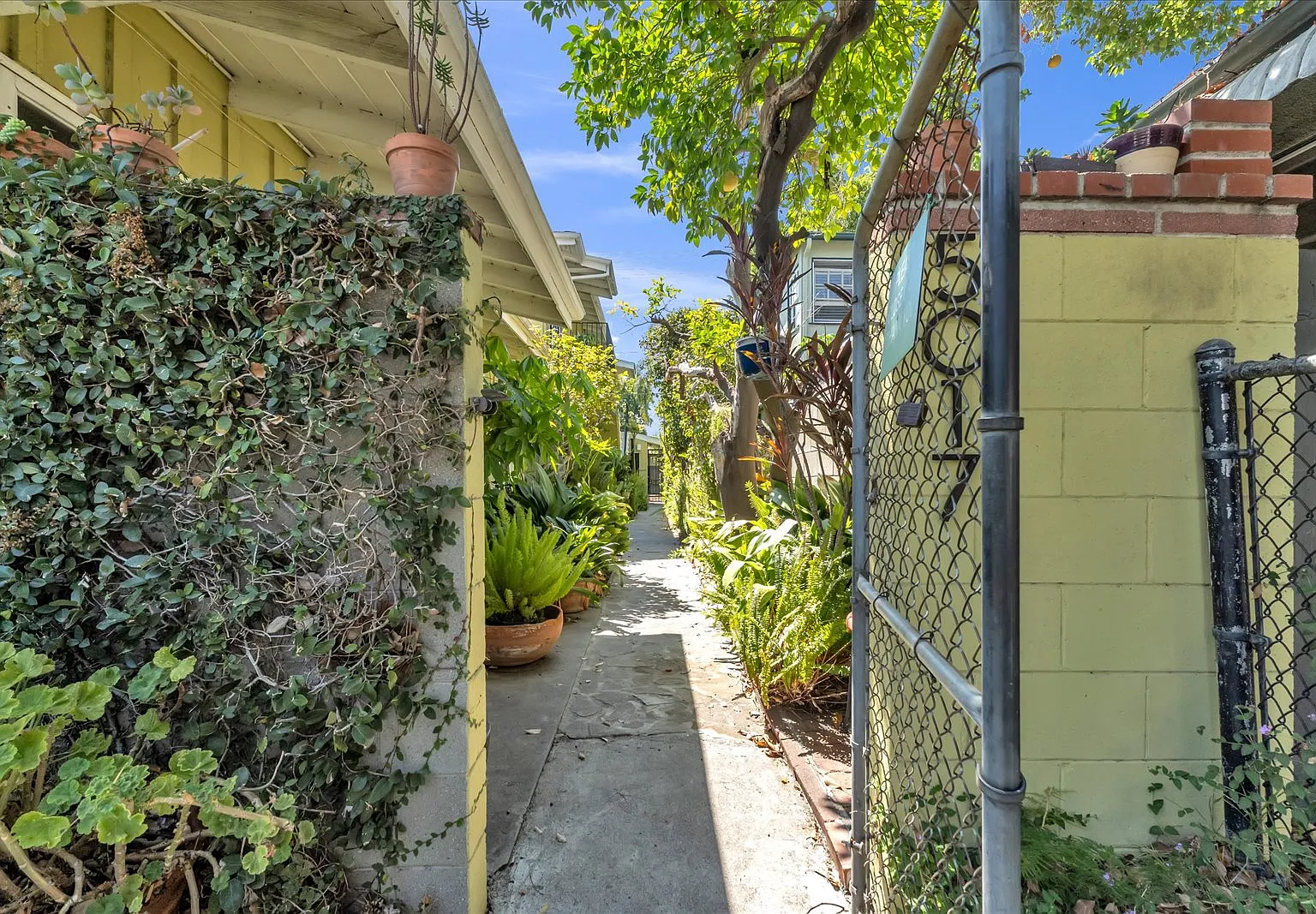 2 bed, 900 sqft, $2,549 — Photo 4