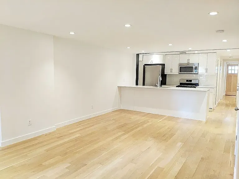 141 1/2 Nelson St #GARDEN — Photo 4