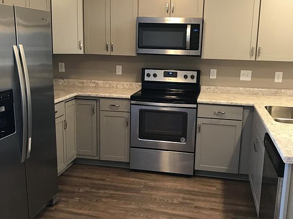 3rd image of 210 Alexander Blvd
