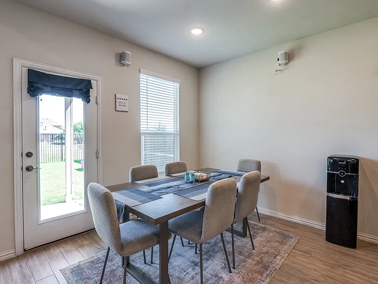 1005 Adelyn St — Photo 5
