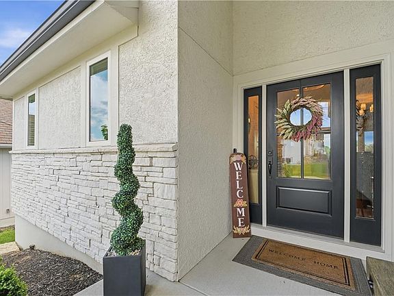 4th image of 4217 NE Overbrook Dr