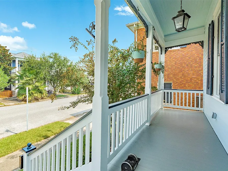 1407 Winnie St — Photo 7