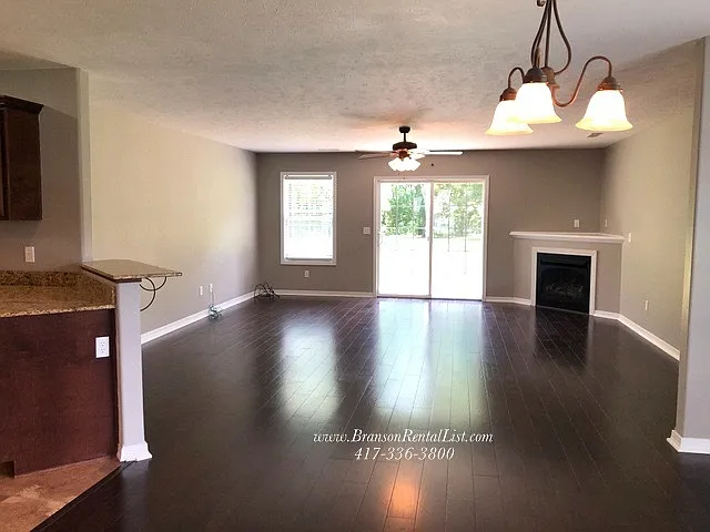 Over 2,000 sqft on one level — Photo 3