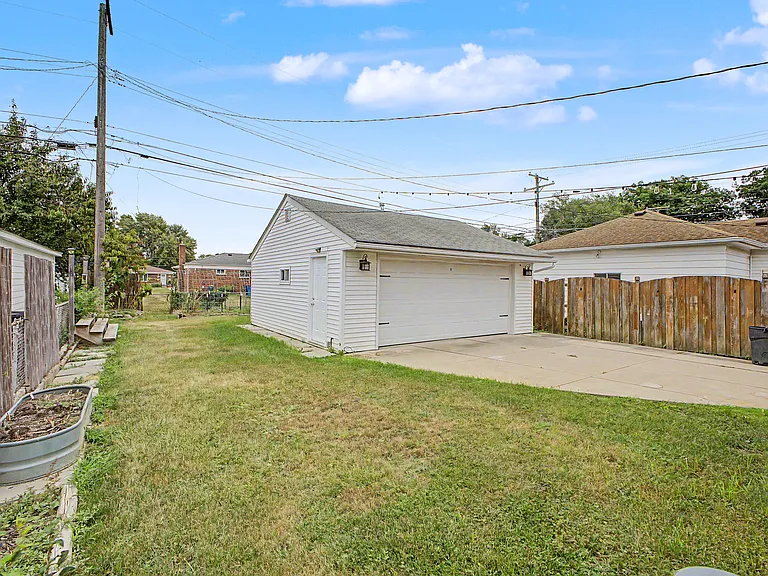 4205 Katherine St — Photo 32