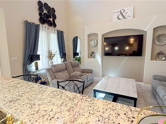 3rd image of 1904 E Ridgeway Cir