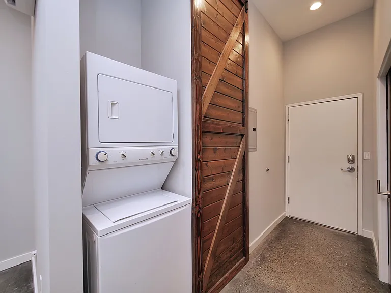 2897 Chapman St #C — Photo 6