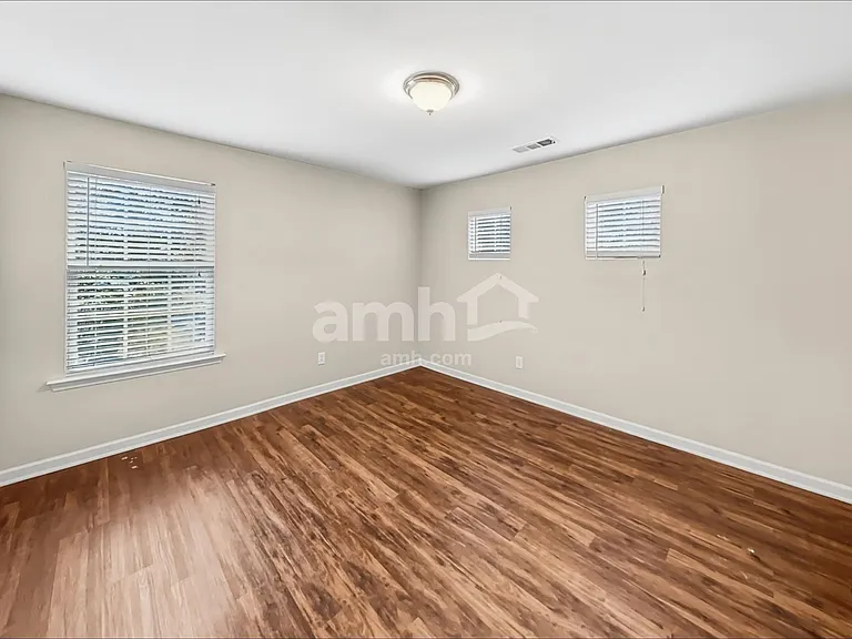 406 Howell Xing — Photo 25